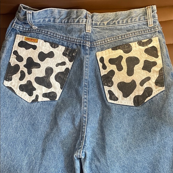 Jordache Blue Jeans with Black and White Patterned Pocket - Picture 5 of 5